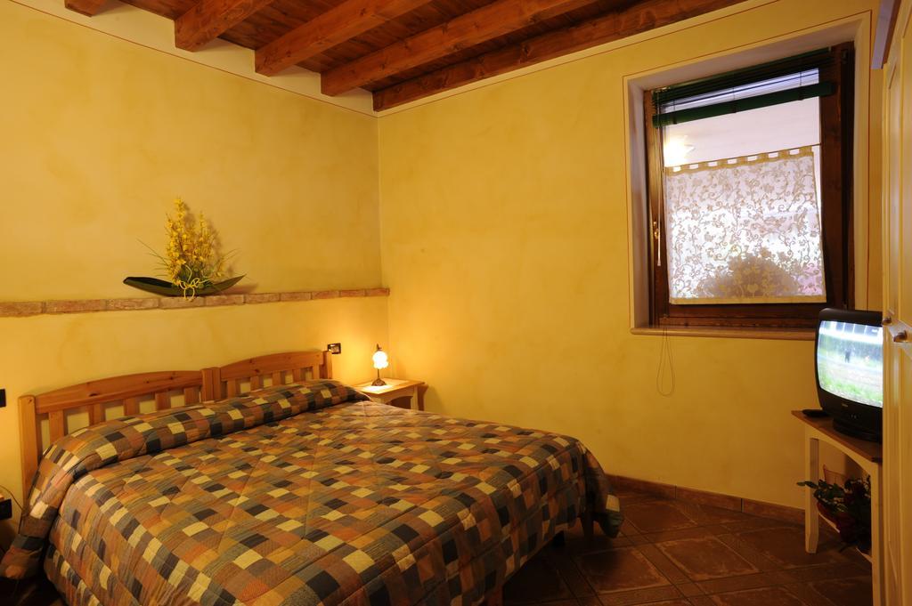 Agriturismo Gian Galeazzo Visconti Casa de hóspedes Valeggio sul Mincio Quarto foto