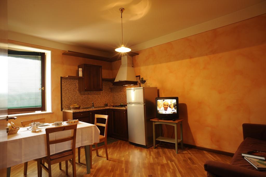 Agriturismo Gian Galeazzo Visconti Casa de hóspedes Valeggio sul Mincio Quarto foto