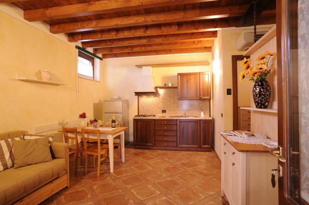Agriturismo Gian Galeazzo Visconti Casa de hóspedes Valeggio sul Mincio Quarto foto